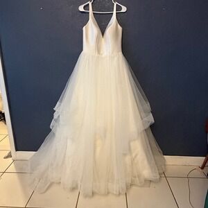 Essense of Australia Size 12 NWOT Satin Plunge Bodice & Layered Tulle Ballgown